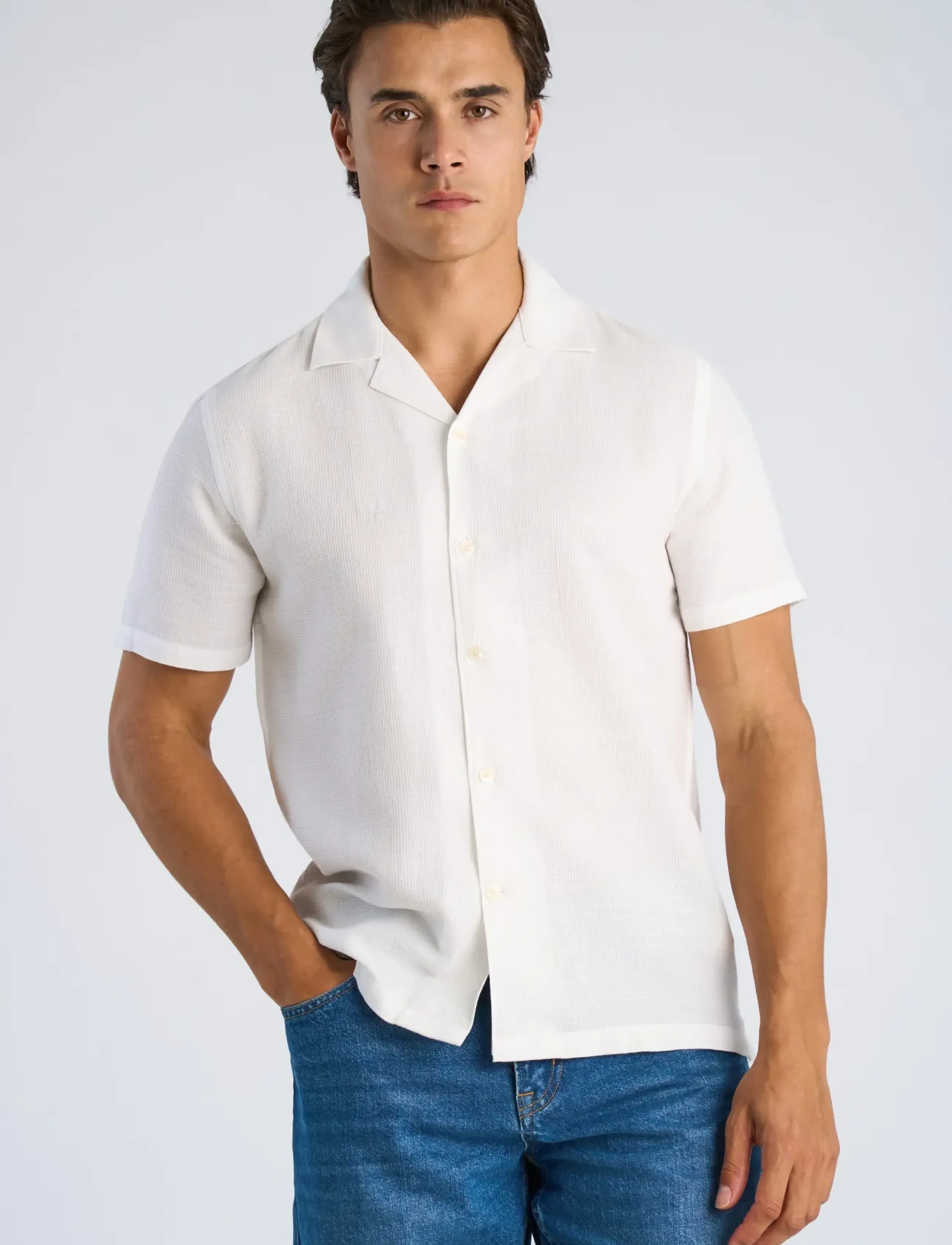Lindbergh - Solid dobby cotton shirt S/S - kurzarmhemden - white - 3