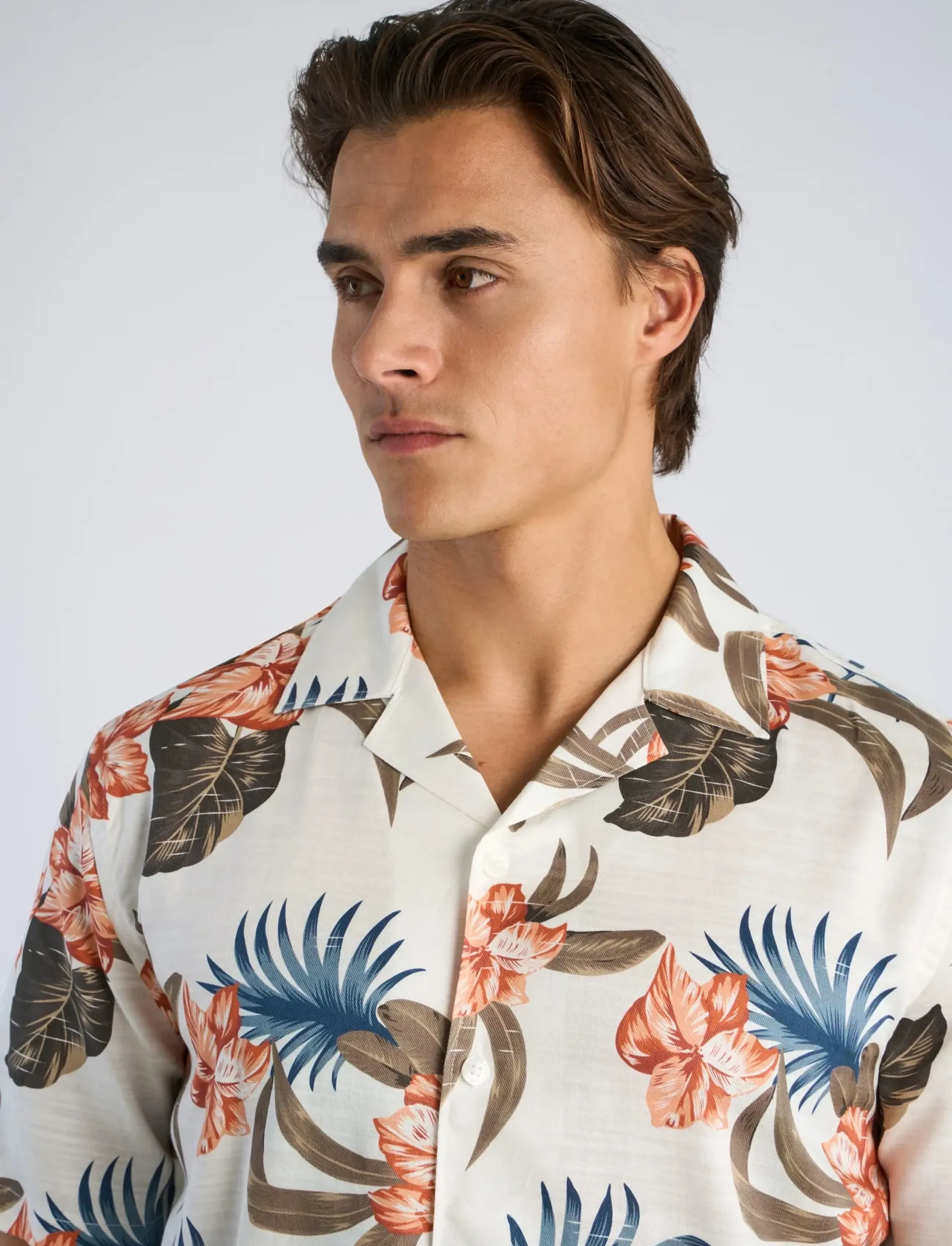 Lindbergh - AOP floral lyocell blend shirt S/S - mønstrede skjorter - soft coral - 5