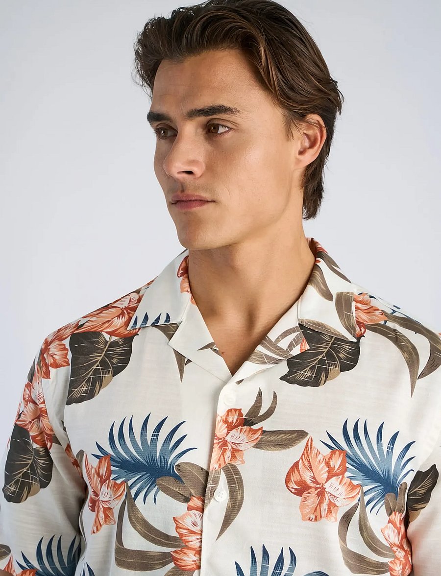 Lindbergh - AOP floral lyocell blend shirt S/S - mustriga särgid - soft coral - 5