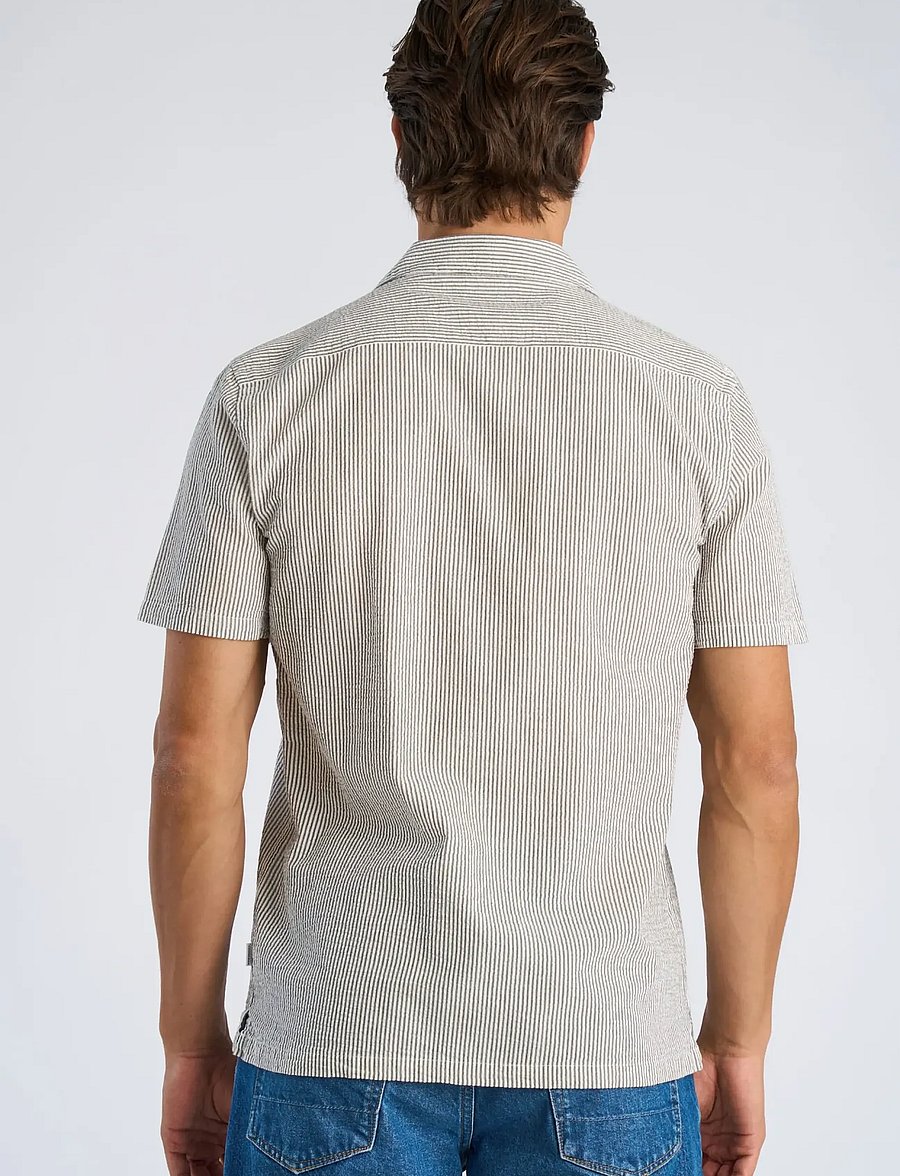 Lindbergh - Striped seersucker resort shirt S/S - stribede skjorter - dk army - 4
