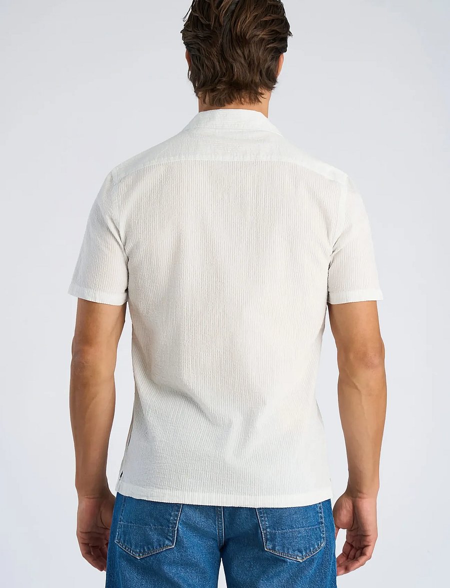 Lindbergh - Striped seersucker resort shirt S/S - stribede skjorter - lt blue - 4