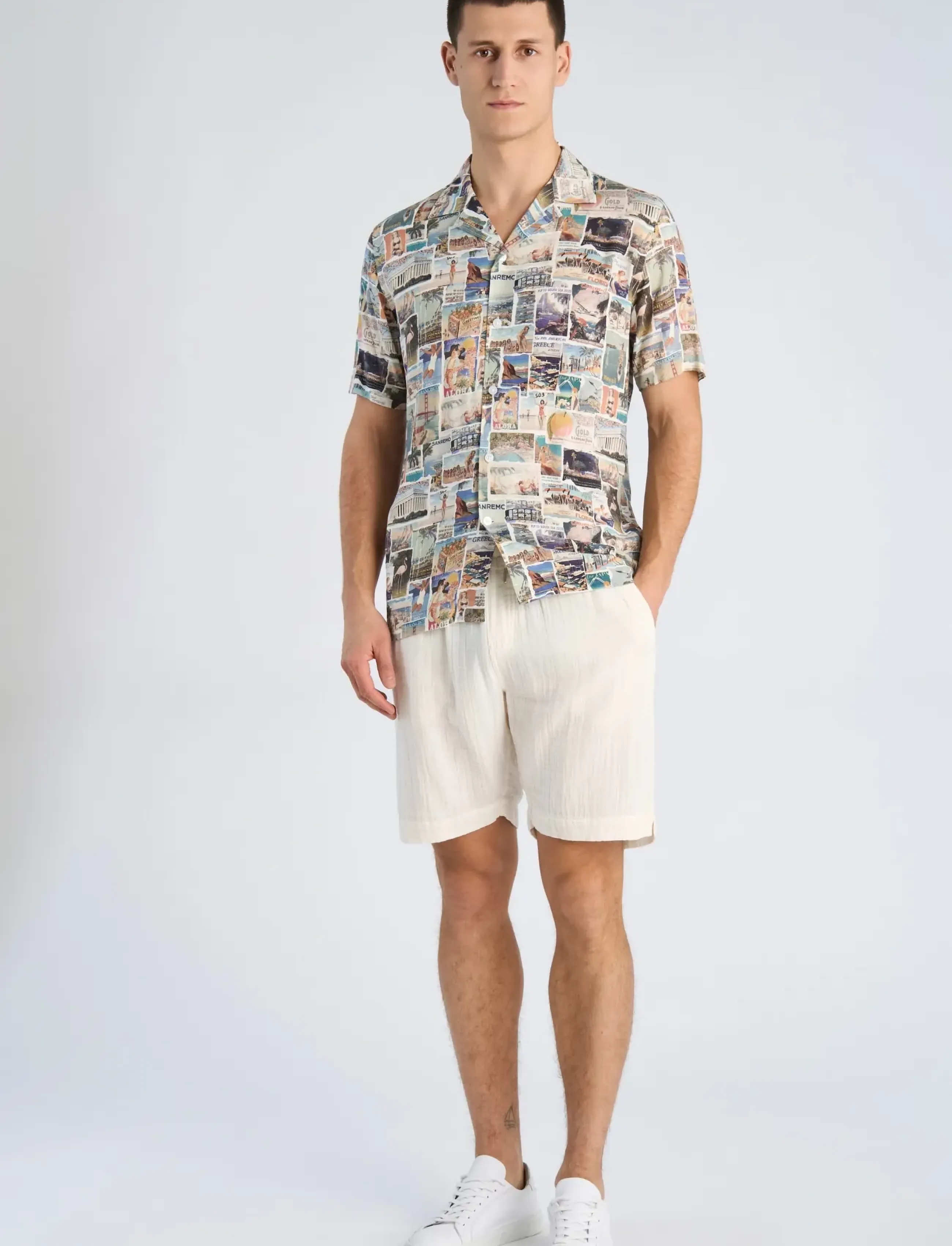 Lindbergh Aop Vintage Viscose Shirt S/S, Mænd, Vintage Postkort Print Viskose Kortærmet Skjorte, Cream, Str: L