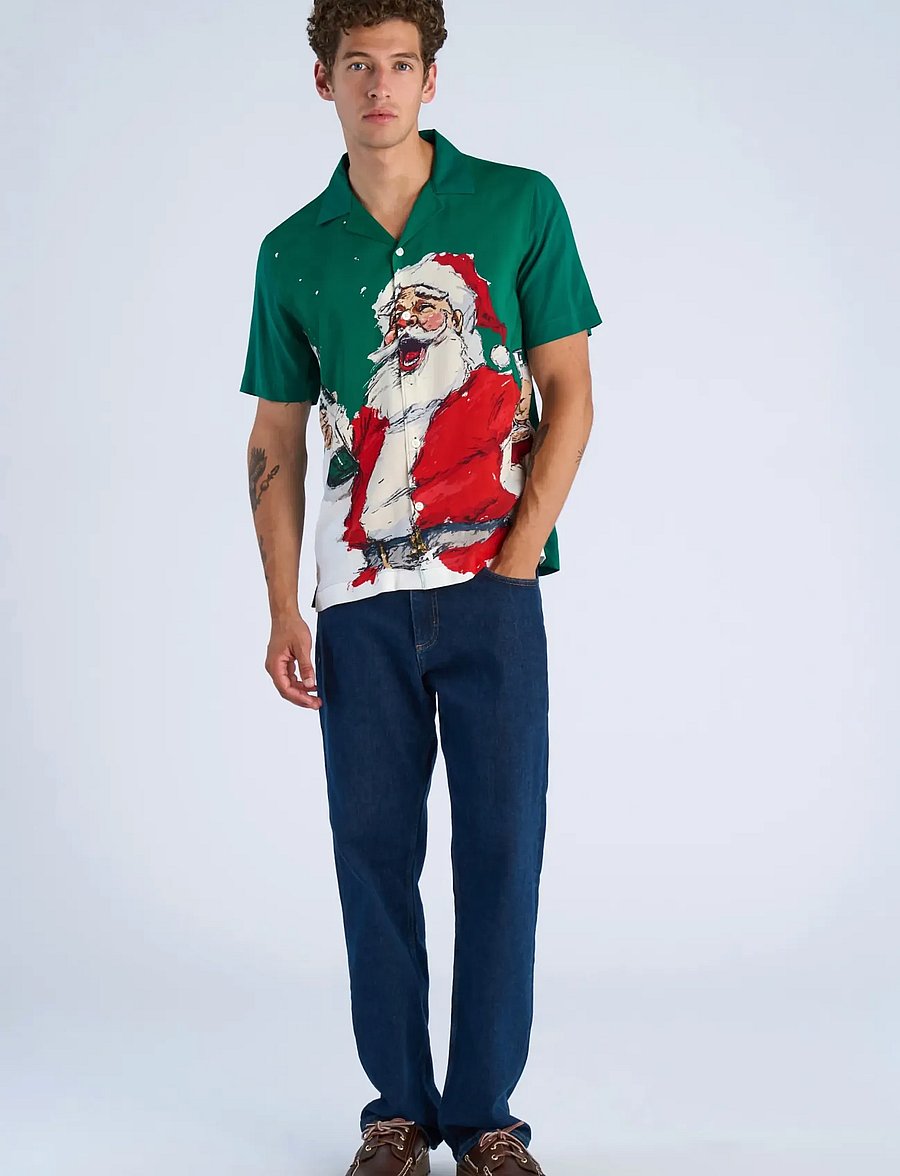 Lindbergh - AOP Christmas viscose shirt S/S - mönstrade skjortor - green - 0