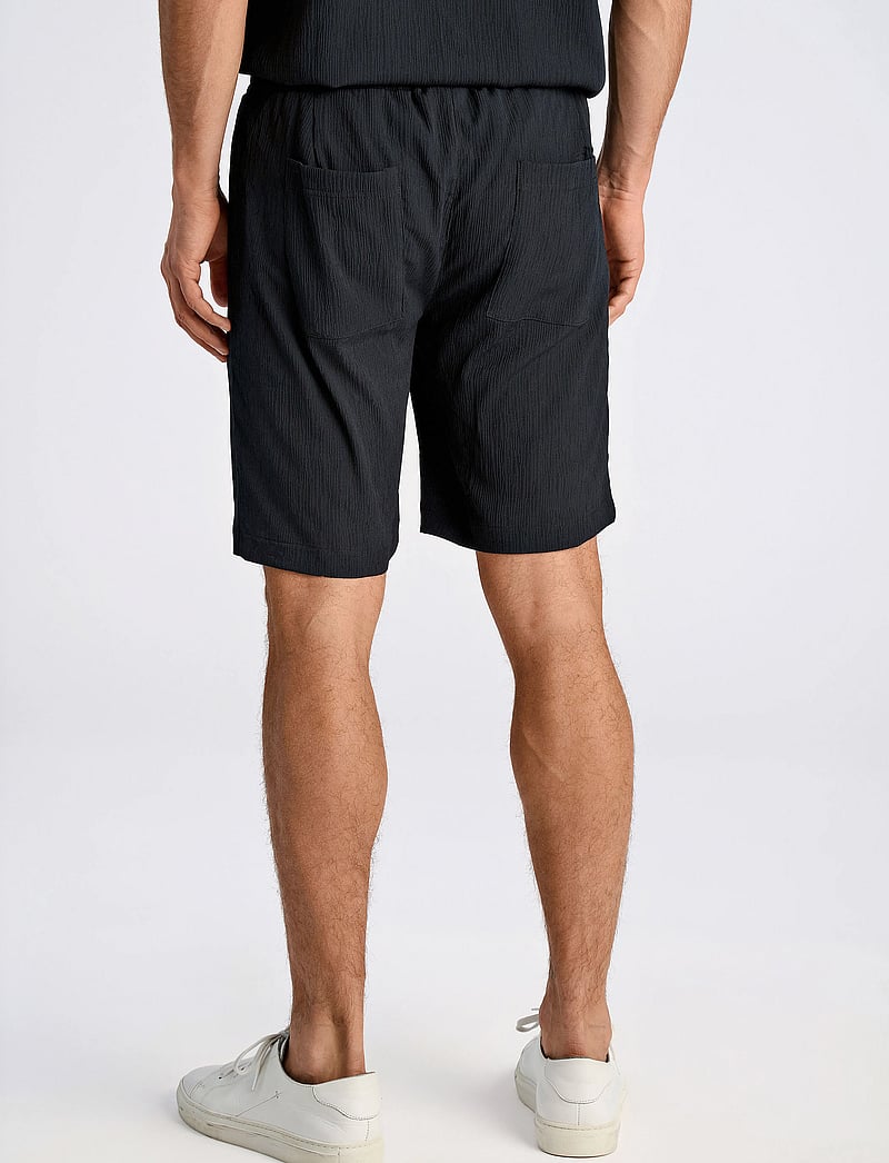 Lindbergh - Plissé S/S resort shirt - kurzarmhemden - black - 4