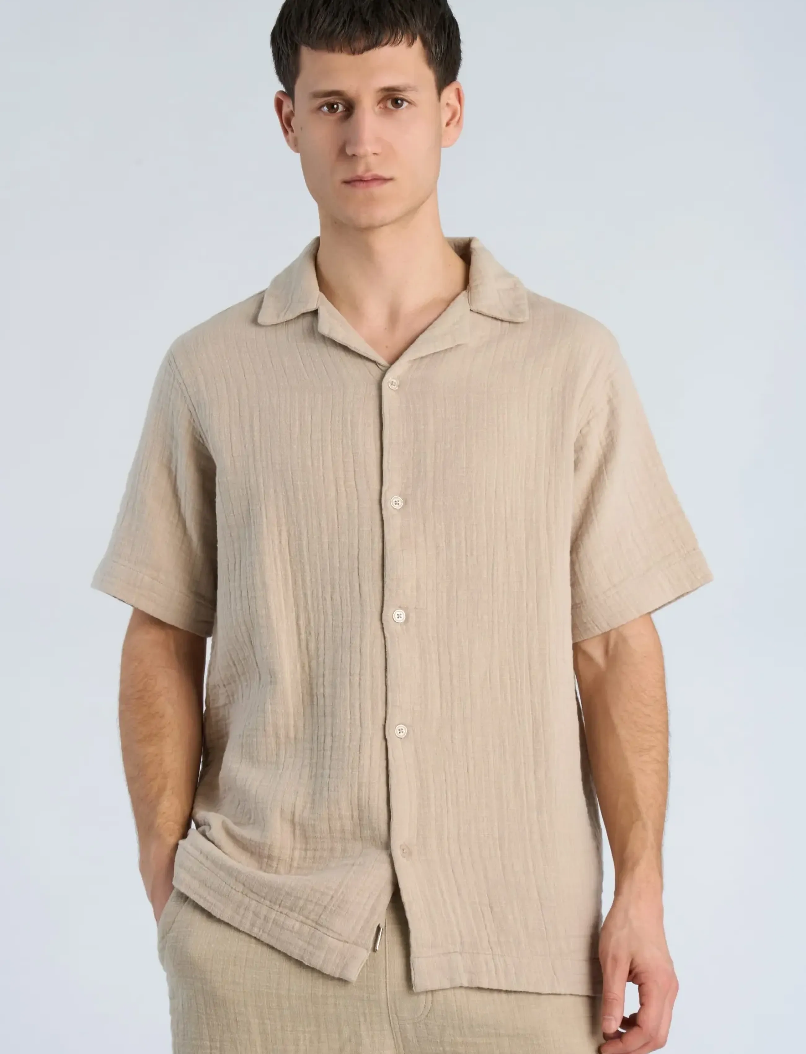 Lindbergh - Cotton muslin resort shirt S/S - kortærmede skjorter - stone - 3