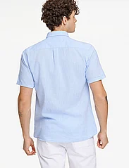 Lindbergh - Cotton/linen shirt S/S - hørskjorter - sky blue - 2