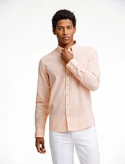 Lindbergh - Cotton/linen shirt L/S - hørskjorter - lt peach - 2