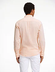 Lindbergh - Cotton/linen shirt L/S - hørskjorter - lt peach - 3