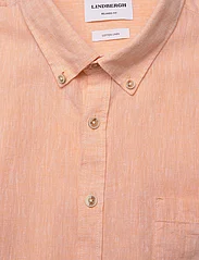 Lindbergh - Cotton/linen shirt L/S - hørskjorter - lt peach - 6