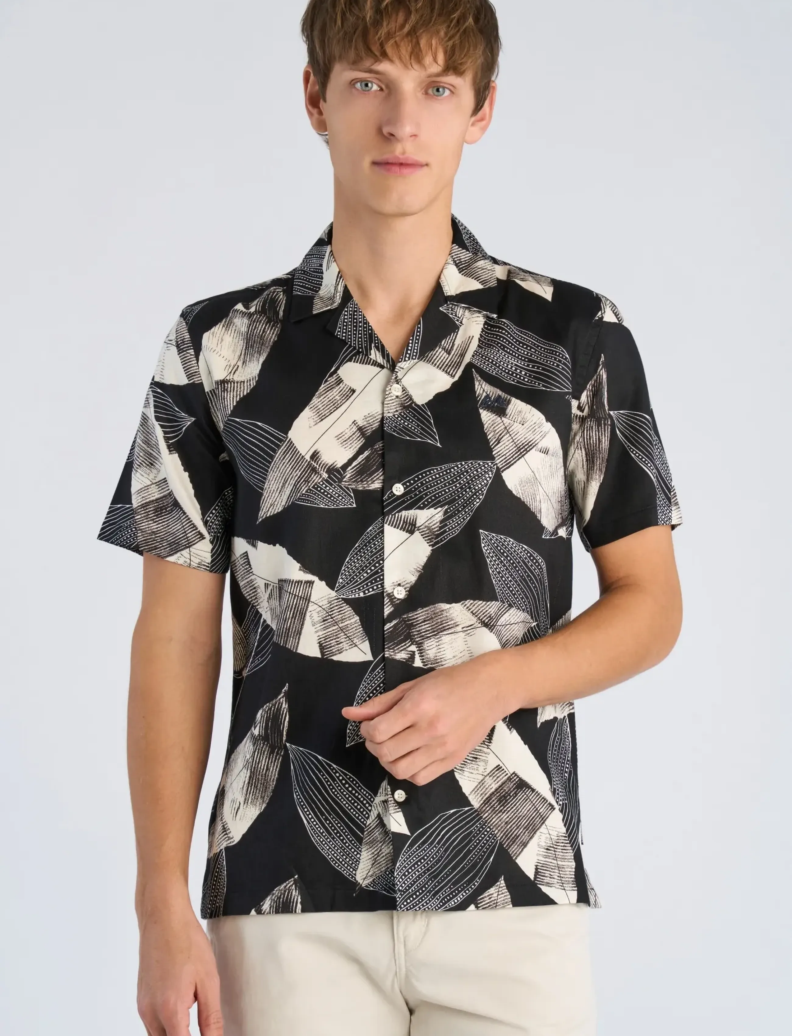 Lindbergh - Cotton / Lyocell blend AOP shirt S/ - pattern shirts - black - 3