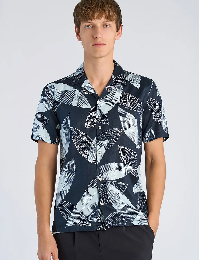 Lindbergh - Cotton / Lyocell blend AOP shirt S/ - mønstrede skjorter - ice blue - 3
