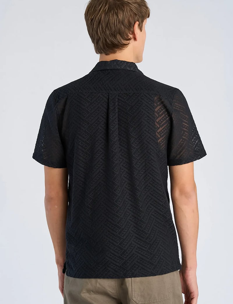Lindbergh - Texture resort shirt S/S - kurzarmhemden - black - 4
