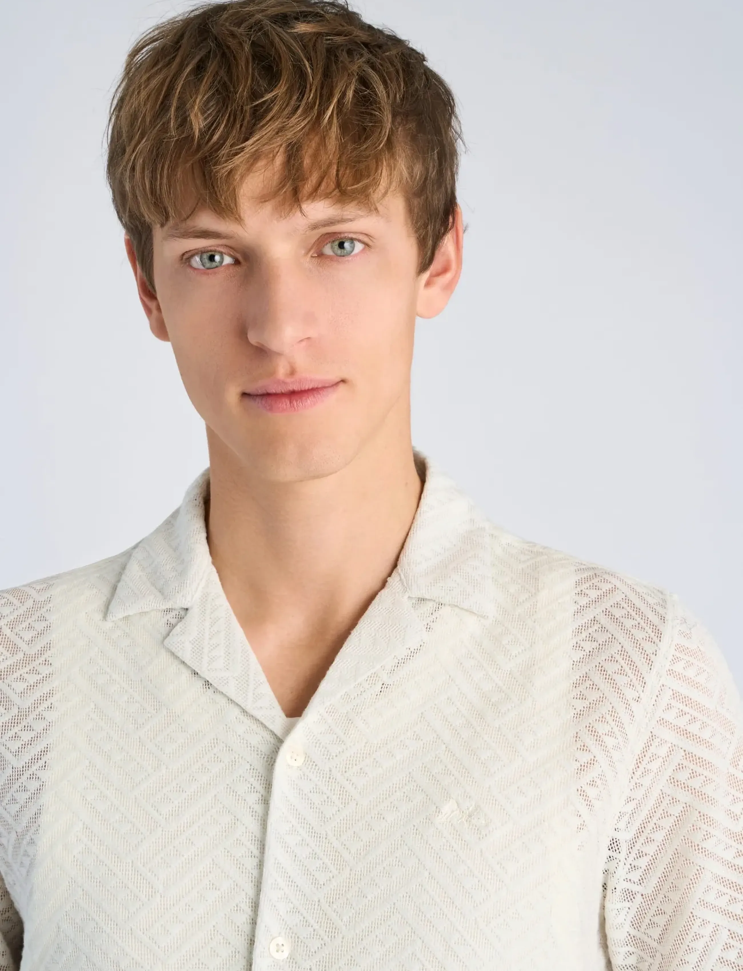 Lindbergh - Texture resort shirt S/S - kurzarmhemden - smoke white - 5