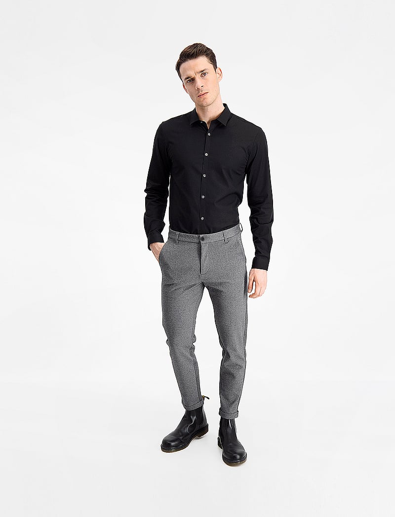 Lindbergh - Small collar, tailor fit cotton shirt, WF - kostymskjortor - black - 0