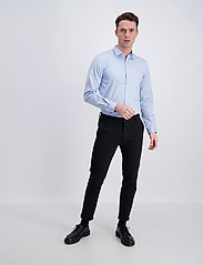 Lindbergh - Plain twill stretch shirt L/S - basic skjorter - light blue - 2
