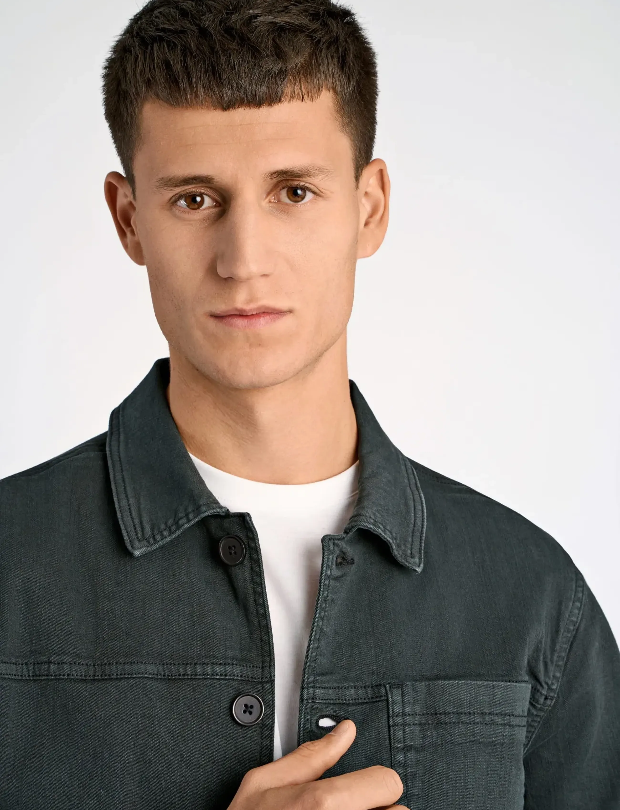 Lindbergh - Cropped length overshirt - kevadjoped - black - 5