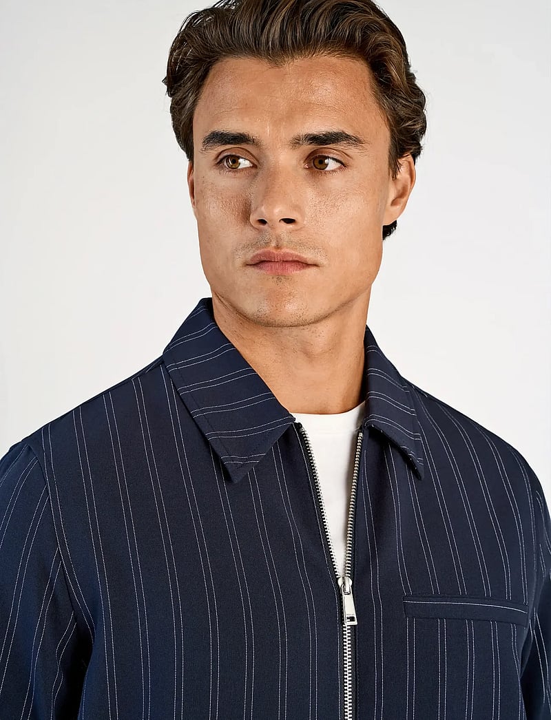 Lindbergh - Superflex pinstriped overshirt - kollektioner - navy - 5