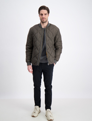 Lindbergh - Quilted jacket - kevättakit - dk army - 2