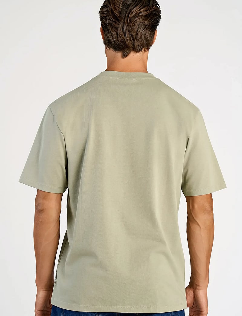 Lindbergh - O-neck tee oversize S/S - short-sleeved t-shirts - dusty olive - 4
