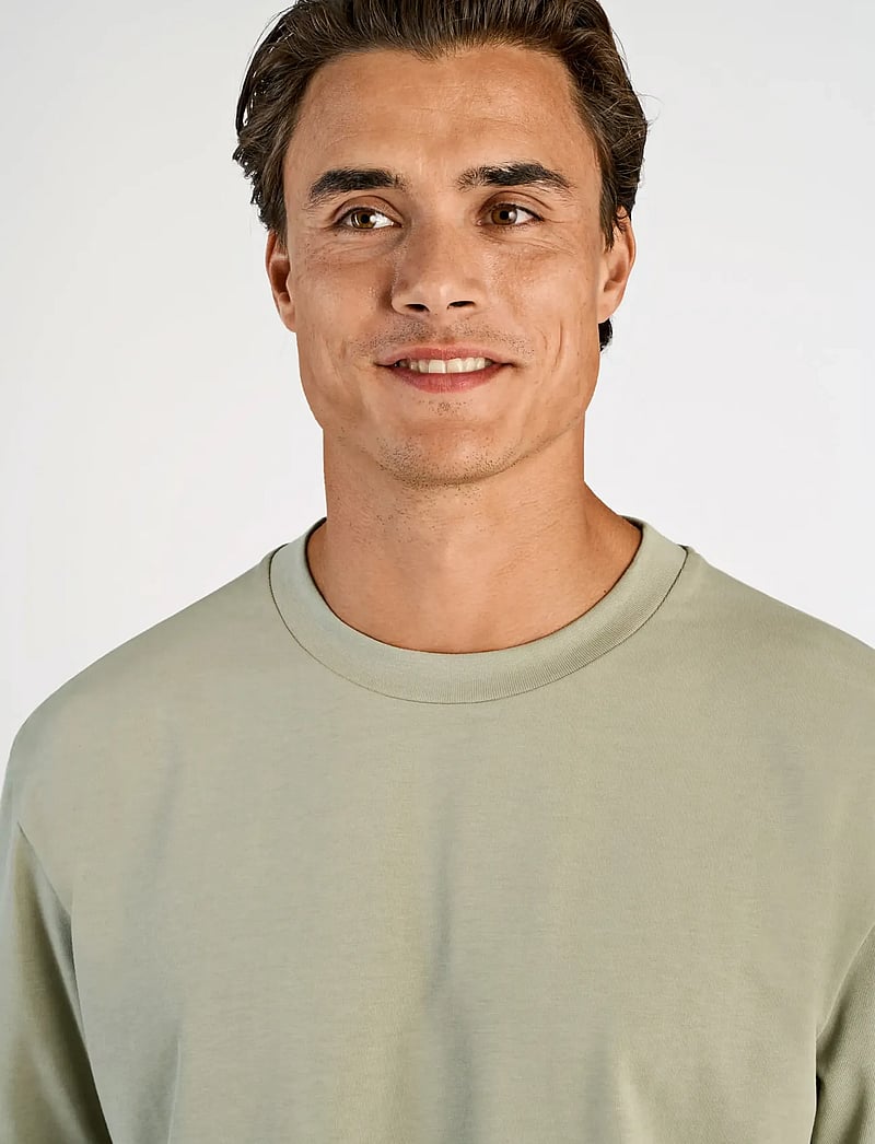 Lindbergh - O-neck tee oversize S/S - short-sleeved t-shirts - dusty olive - 5