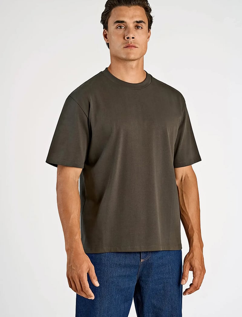 Lindbergh - O-neck tee oversize S/S - short-sleeved t-shirts - ebony brown - 3
