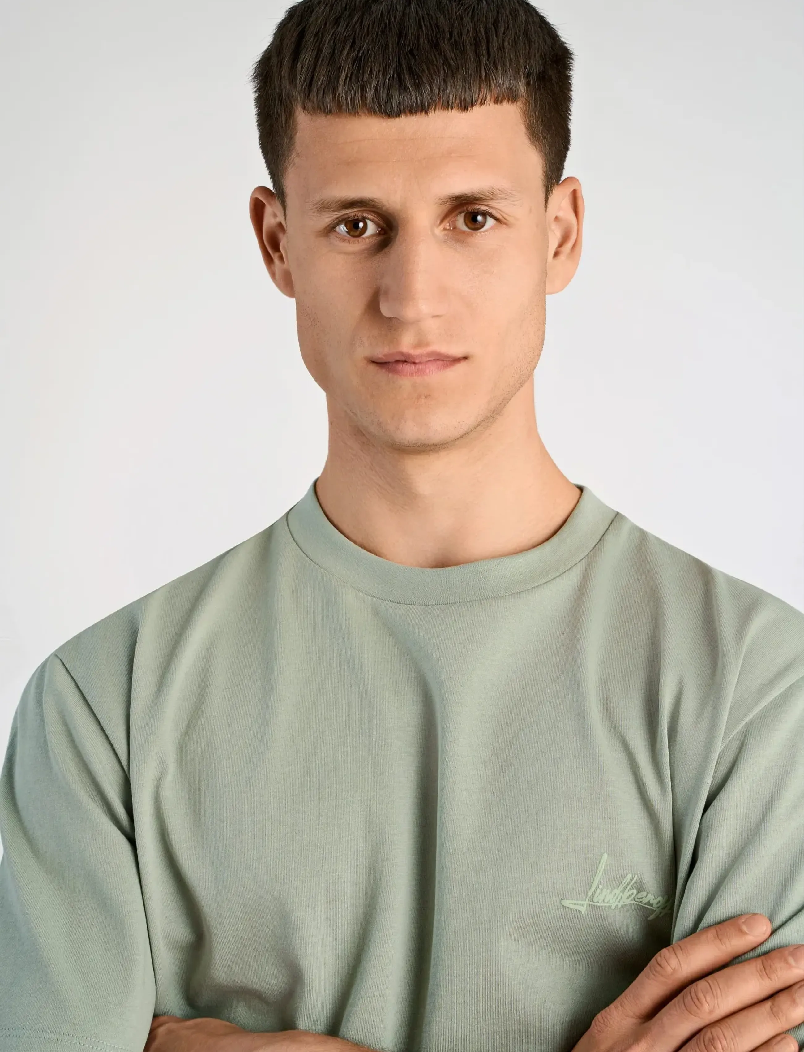 Lindbergh - Oversized o-neck signature tee S/S - short-sleeved t-shirts - sage green - 5