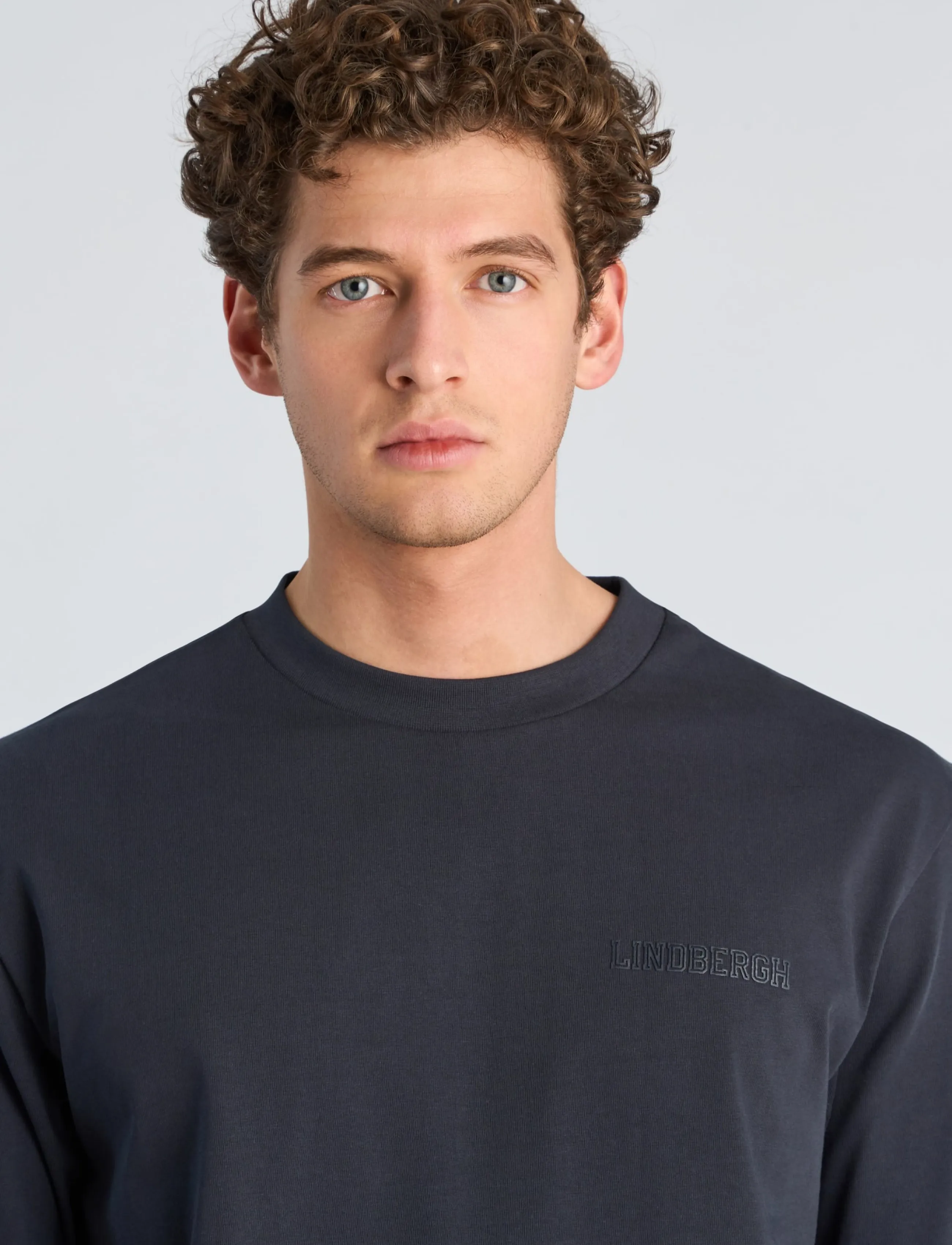 Lindbergh Oversized Logo Tee S/S t-shirts - bas herr – bild 4