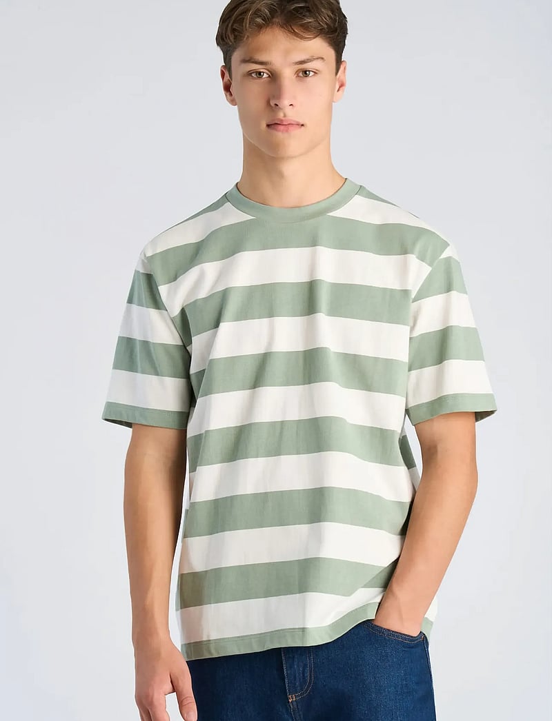 Lindbergh - Striped oversized o-neck tee S/S - lühikeste varrukatega t-särgid - sage green - 3