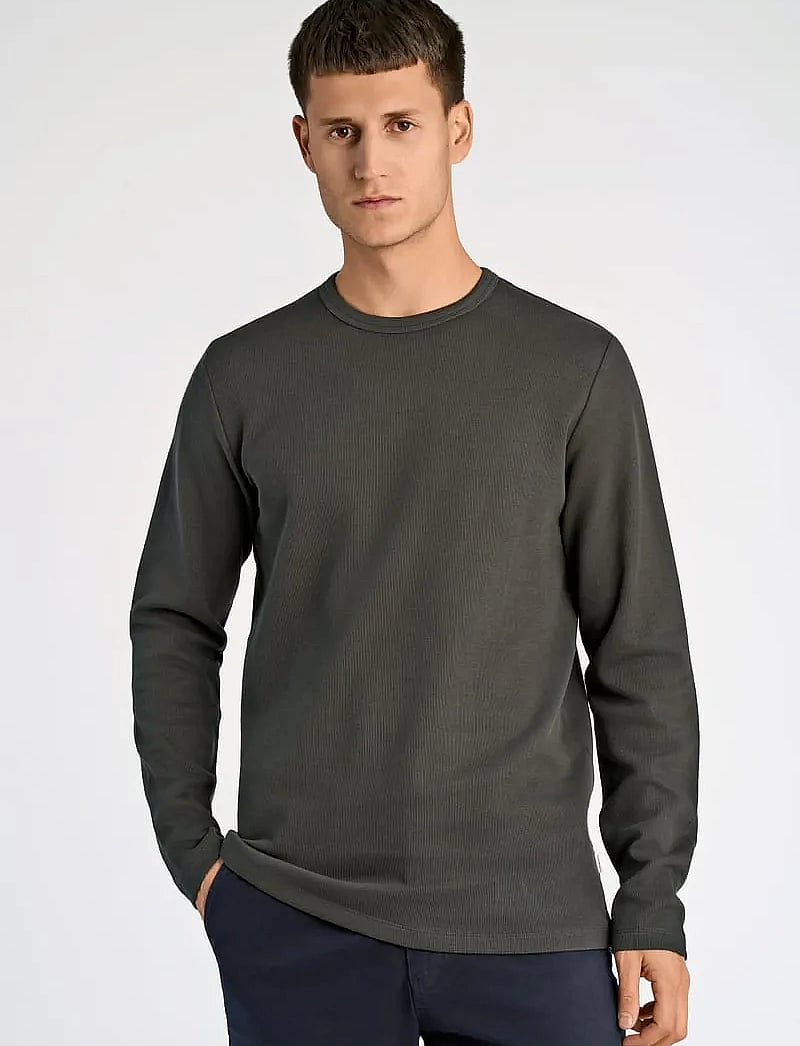 Lindbergh - Basic o-neck tee L/S - långärmade t-shirts - off black - 5