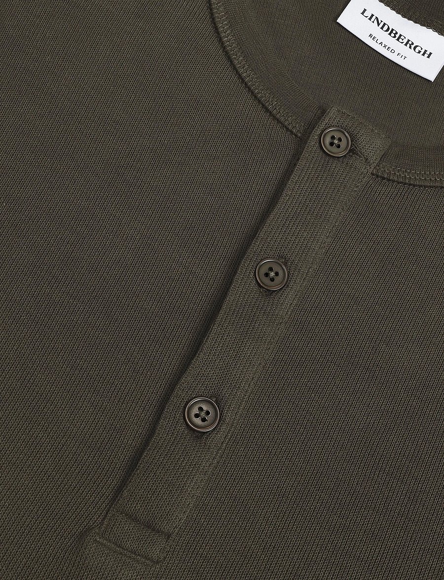Lindbergh - Basic granddad tee L/S - langærmede t-shirts - black olive - 2