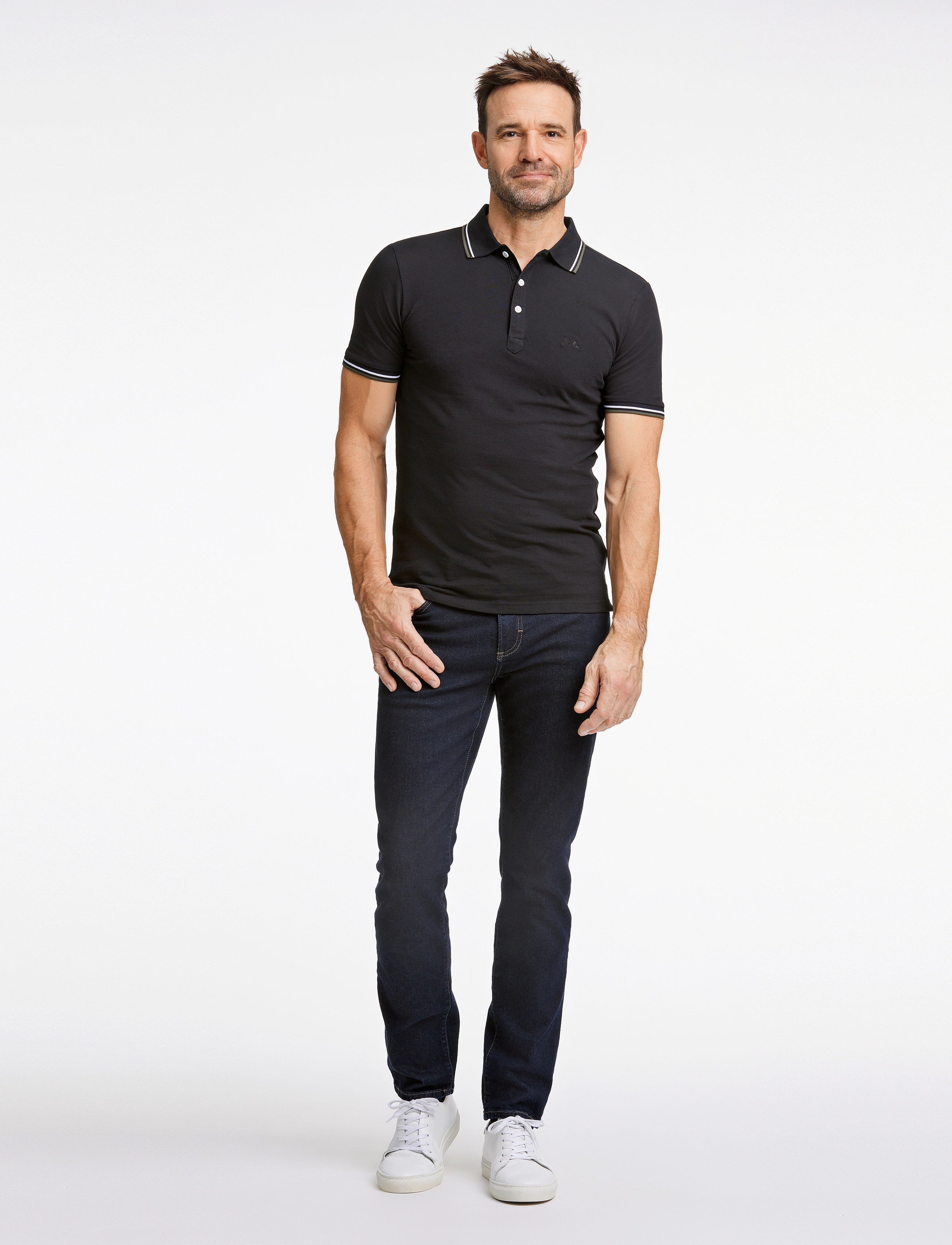 Lindbergh - Polo shirt with contrast piping - kortærmede poloer - black 124 - 4
