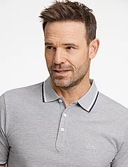 Lindbergh - Polo shirt with contrast piping - zemākās cenas - grey mel 124 - 5