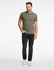 Lindbergh - Polo shirt with contrast piping - alhaisimmat hinnat - lt army - 4