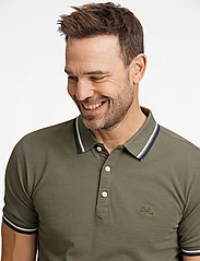 Lindbergh - Polo shirt with contrast piping - short-sleeved polos - lt army - 5