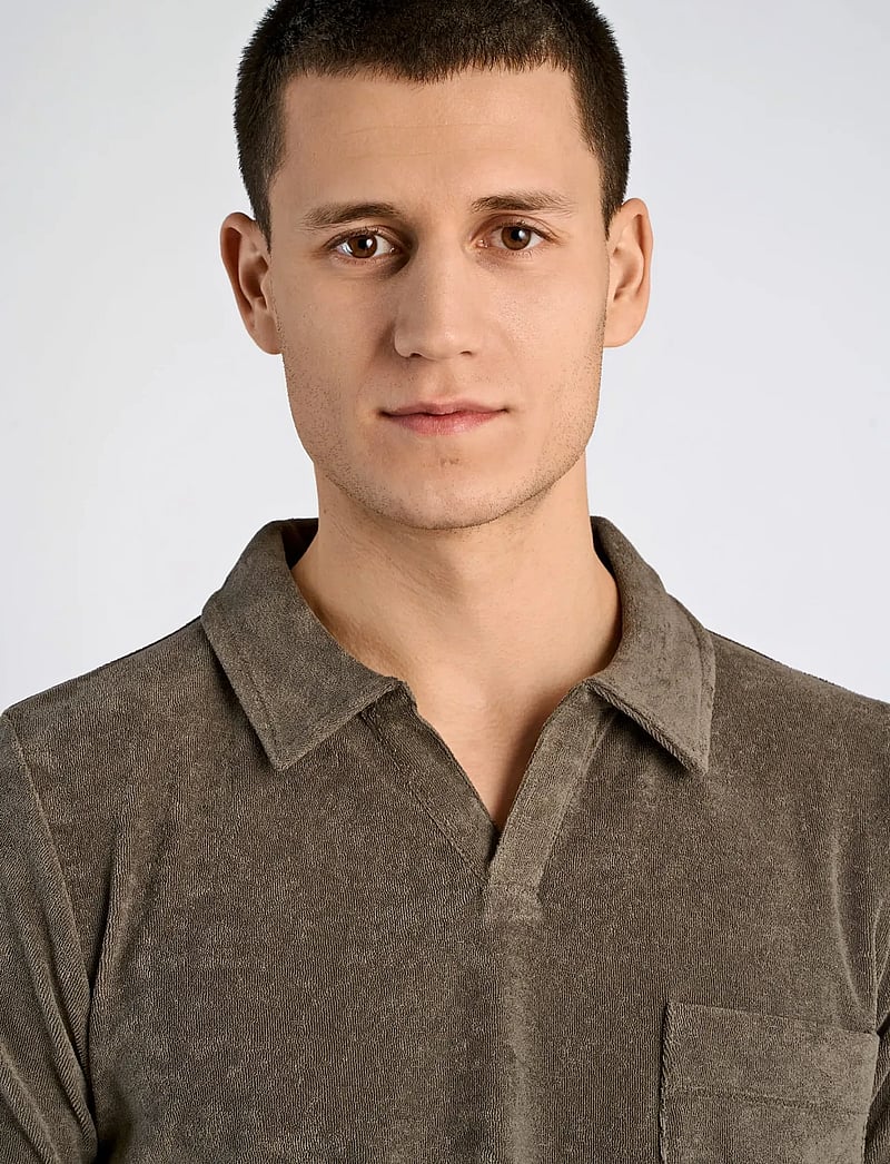Lindbergh - Towel v-neck polo S/S - lühikeste varrukatega polod - dk stone - 5