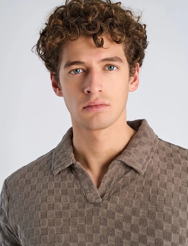 Lindbergh - Checkered towel v-neck polo S/S - kortærmede poloer - dk stone - 5