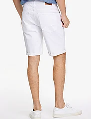 Lindbergh - Regular fit denim shorts - farkkushortsit - white - 4