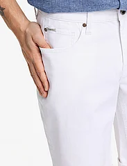 Lindbergh - Regular fit denim shorts - denim shorts - white - 6