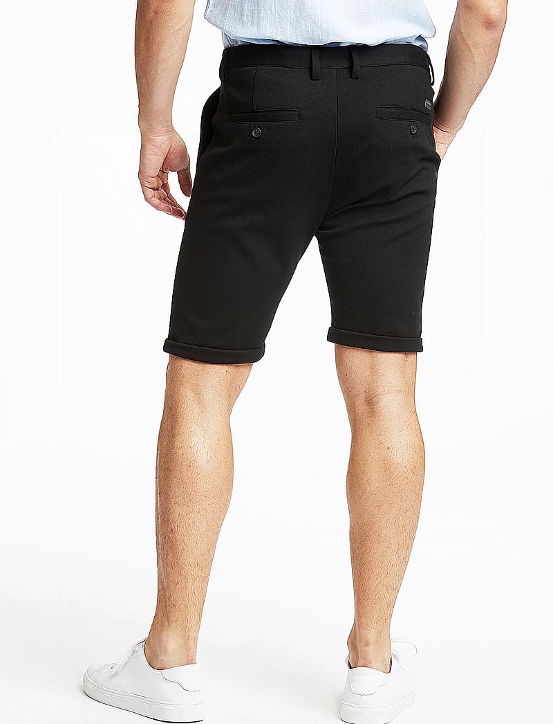 Lindbergh - Pleated shorts - chinos shorts - black - 3