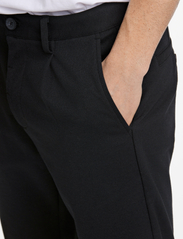 Lindbergh - Pleated shorts - „chino“ stiliaus šortai - black - 8