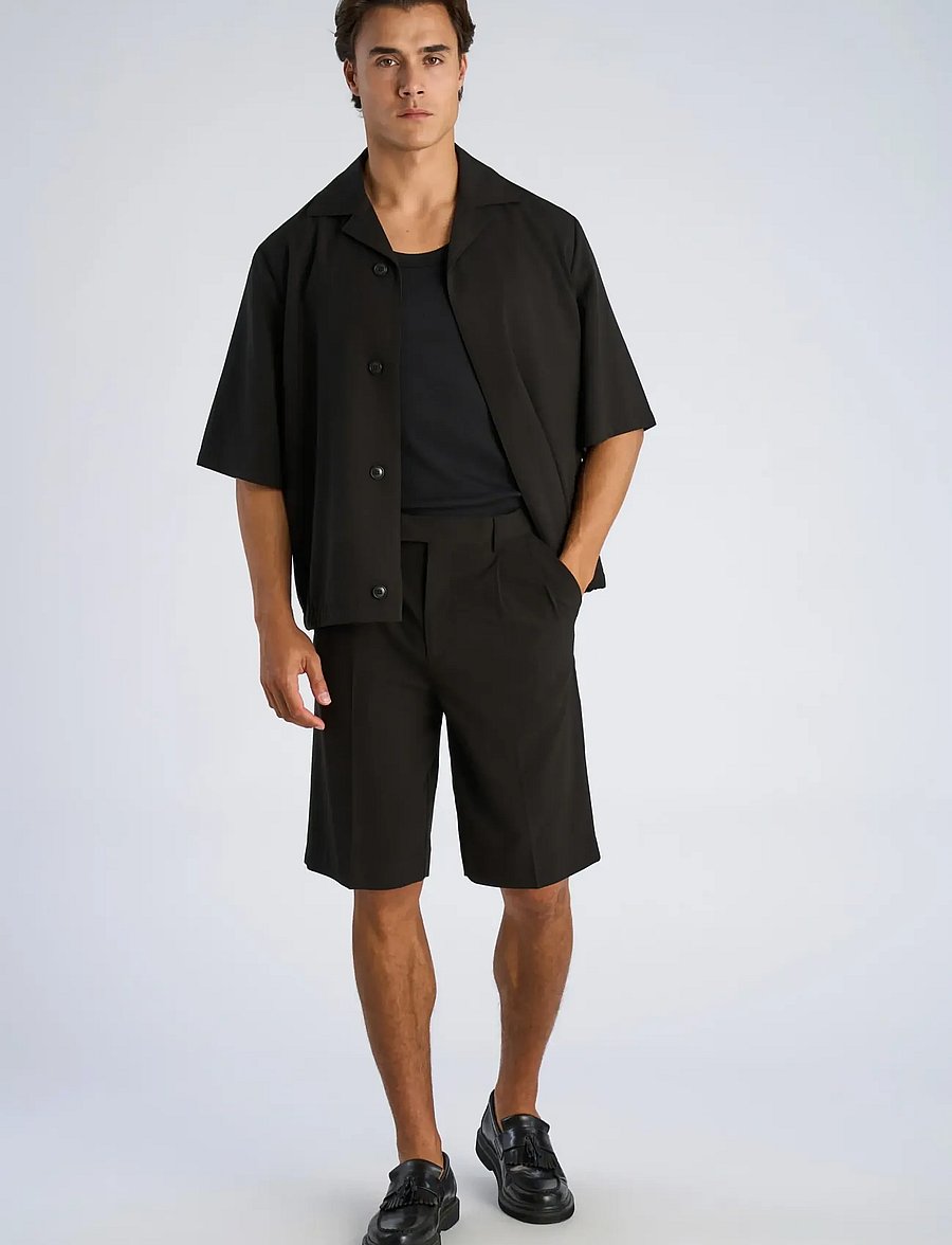 Lindbergh - Superflex pleasted formal shorts - chinos shorts - black - 0