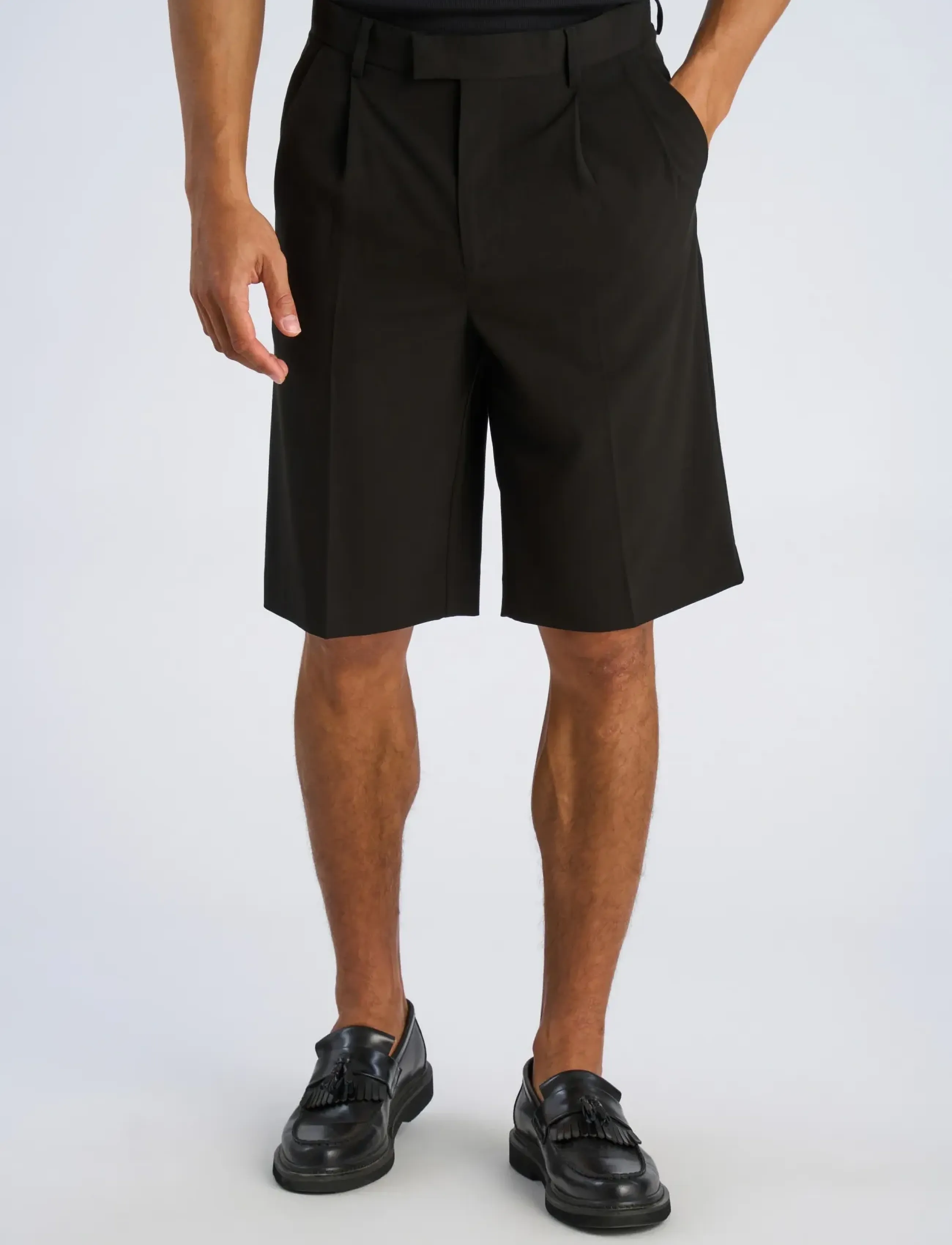 Lindbergh - Superflex pleasted formal shorts - chinos shorts - black - 3
