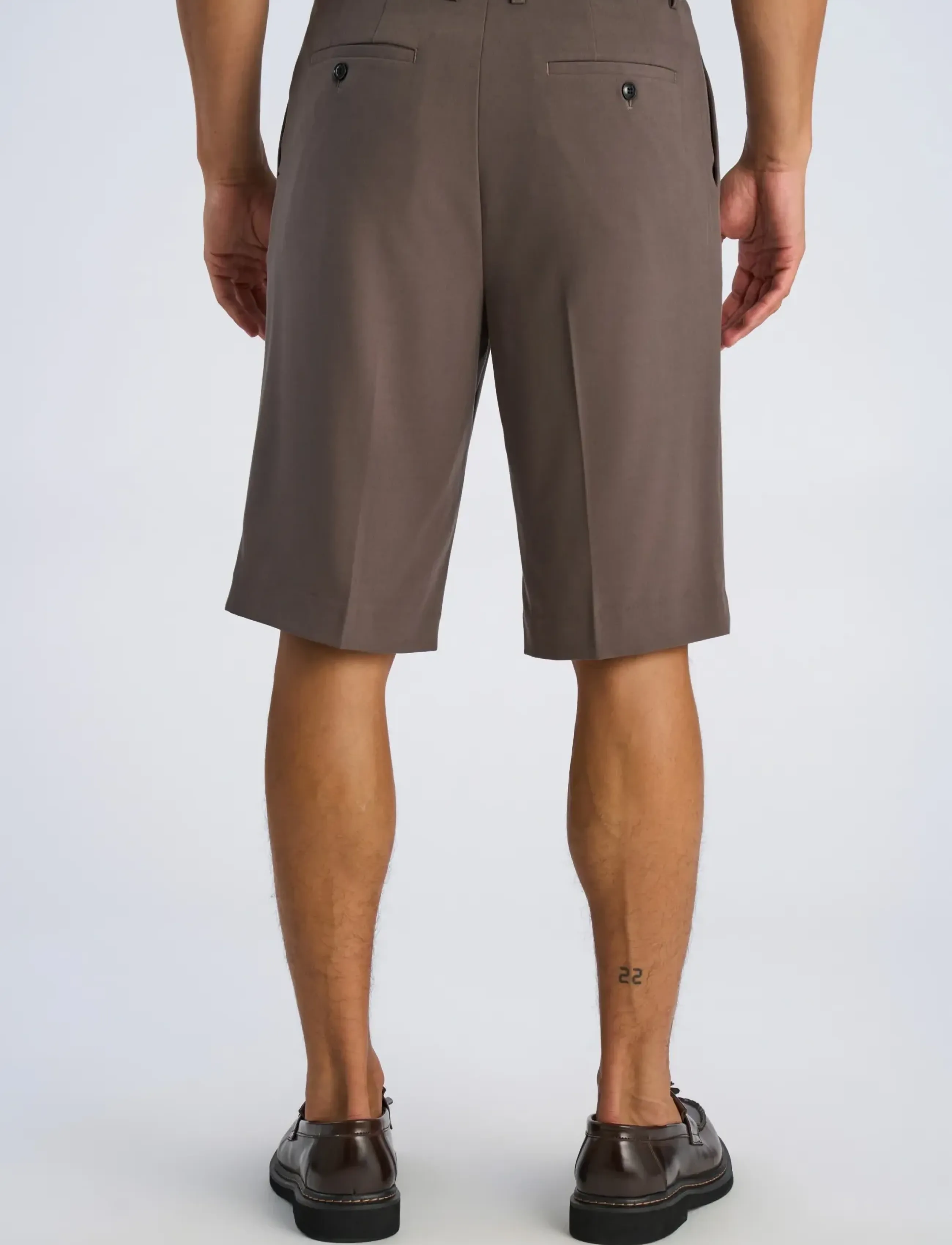 Lindbergh - Superflex pleasted formal shorts - chinos shorts - deep olive - 4