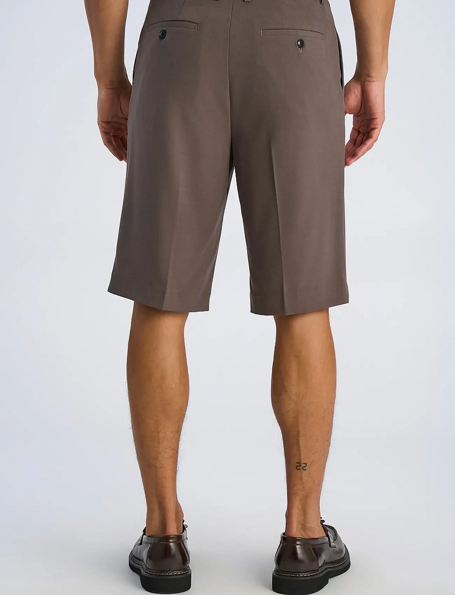 Lindbergh - Superflex pleasted formal shorts - chinos shorts - deep olive - 4