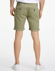 Lindbergh - Superflex chino shorts - chinos shorts - army - 6