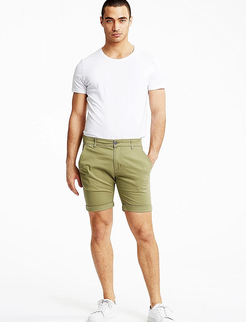 Lindbergh - Superflex chino shorts - short chino - army - 4