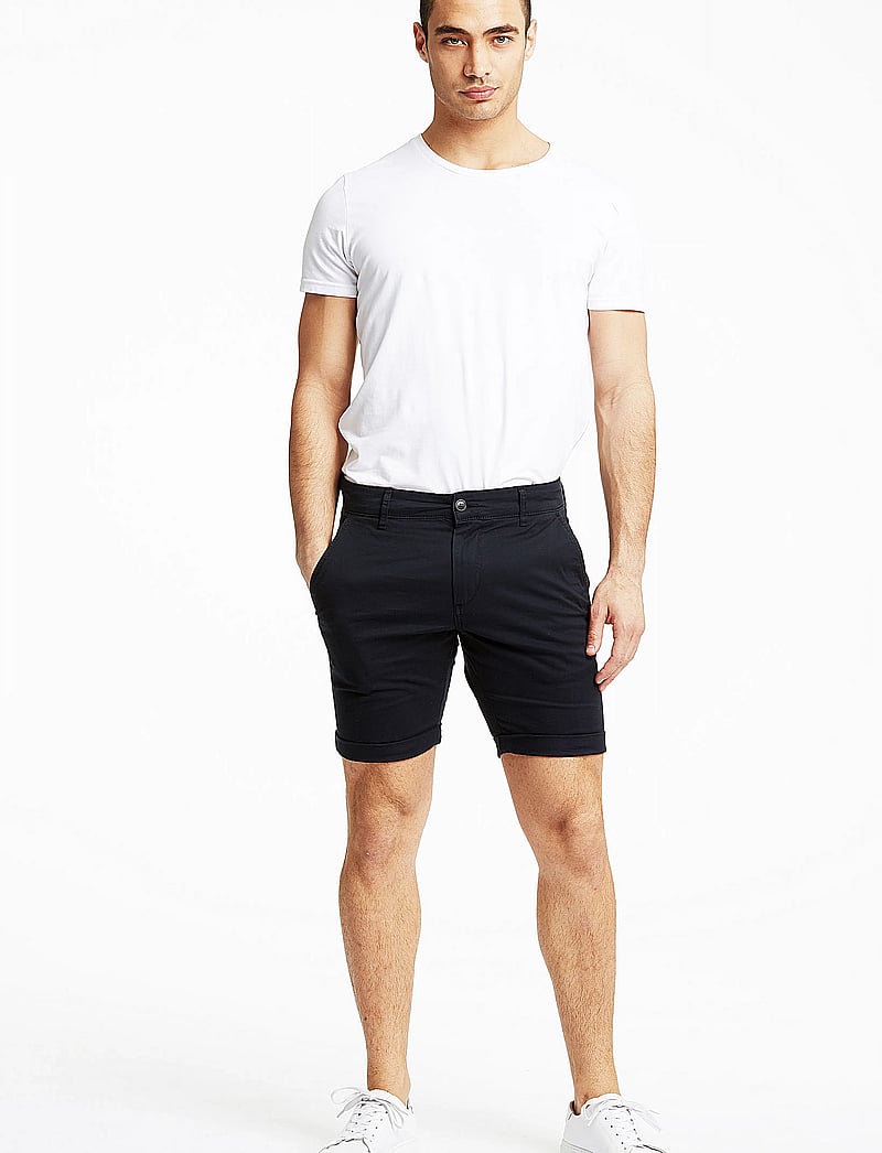 Lindbergh - Superflex chino shorts - chinos shorts - black - 4