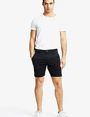 Lindbergh - Superflex chino shorts - chinos shorts - black - 7