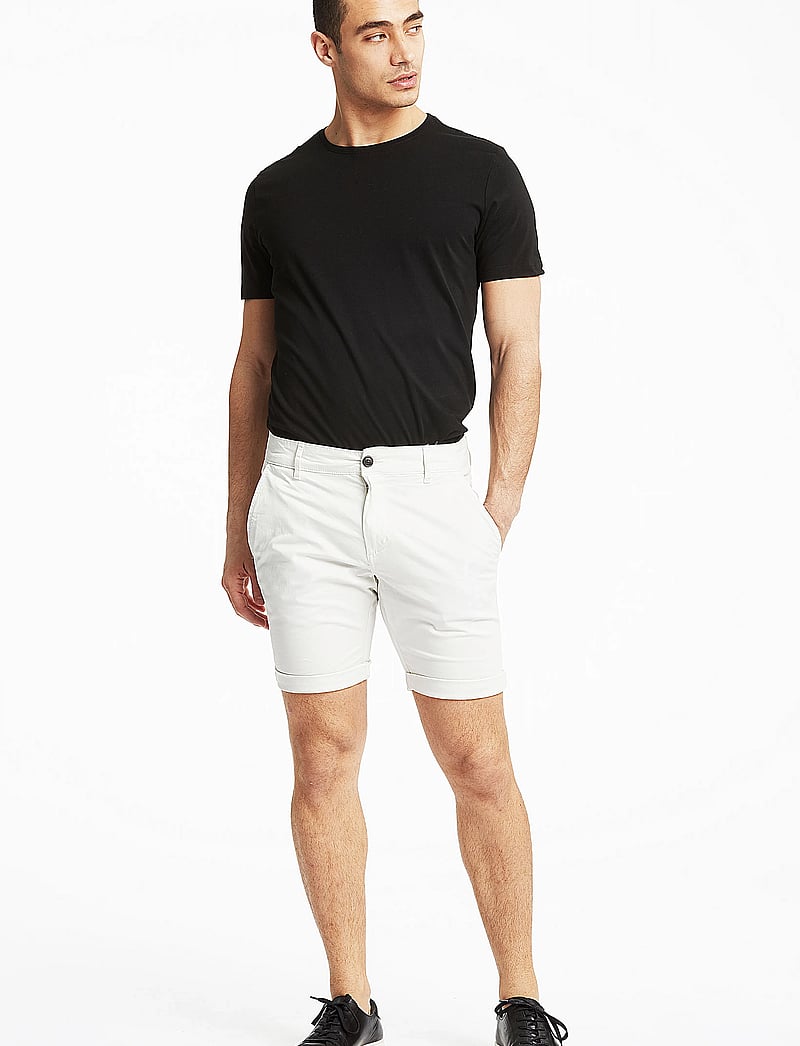 Lindbergh - Superflex chino shorts - chinos shorts - ecru - 4