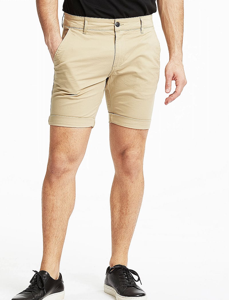 Lindbergh - Superflex chino shorts - chinos shorts - sand - 0